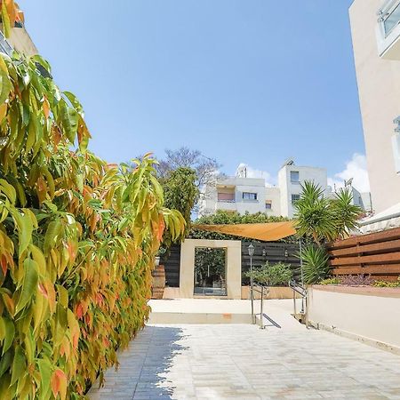 Vega Apartments Limassol Bagian luar foto