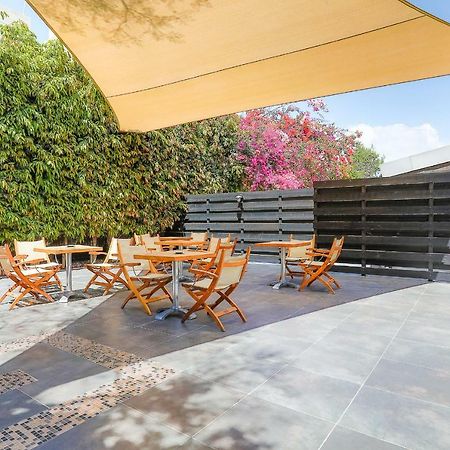 Vega Apartments Limassol Bagian luar foto