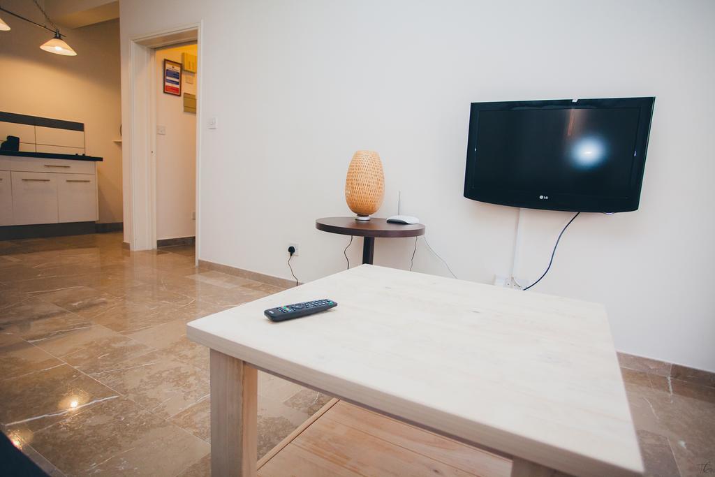 Vega Apartments Limassol Bagian luar foto
