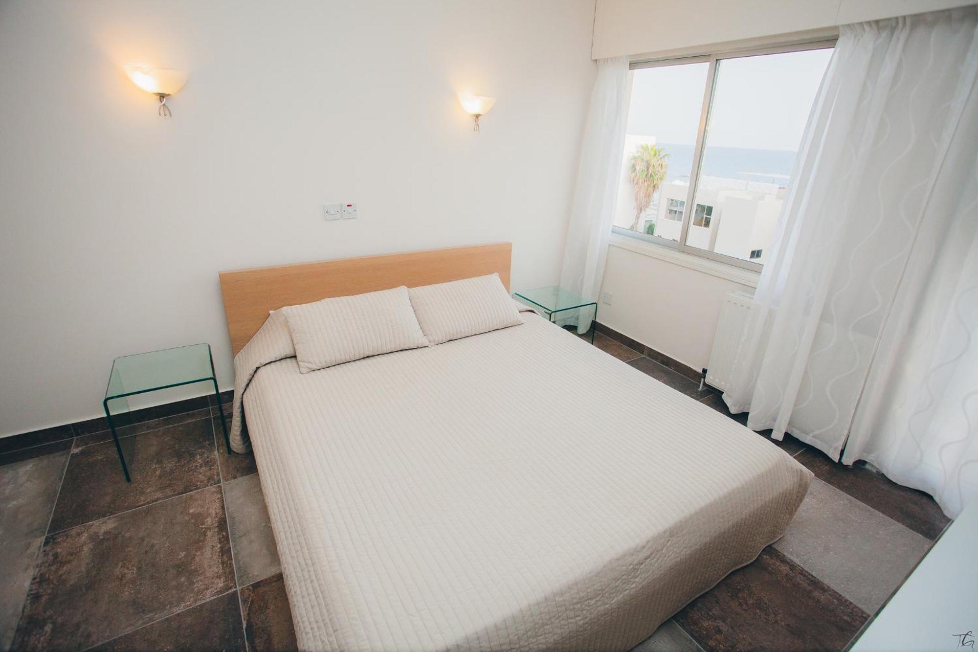 Vega Apartments Limassol Bagian luar foto