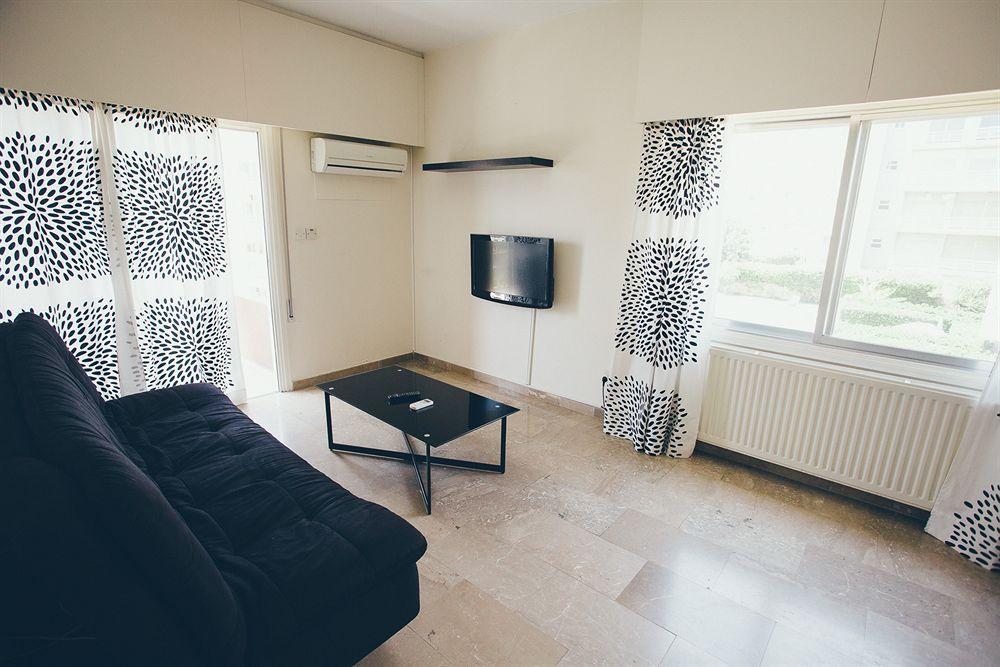 Vega Apartments Limassol Bagian luar foto