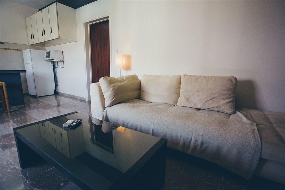 Vega Apartments Limassol Bagian luar foto