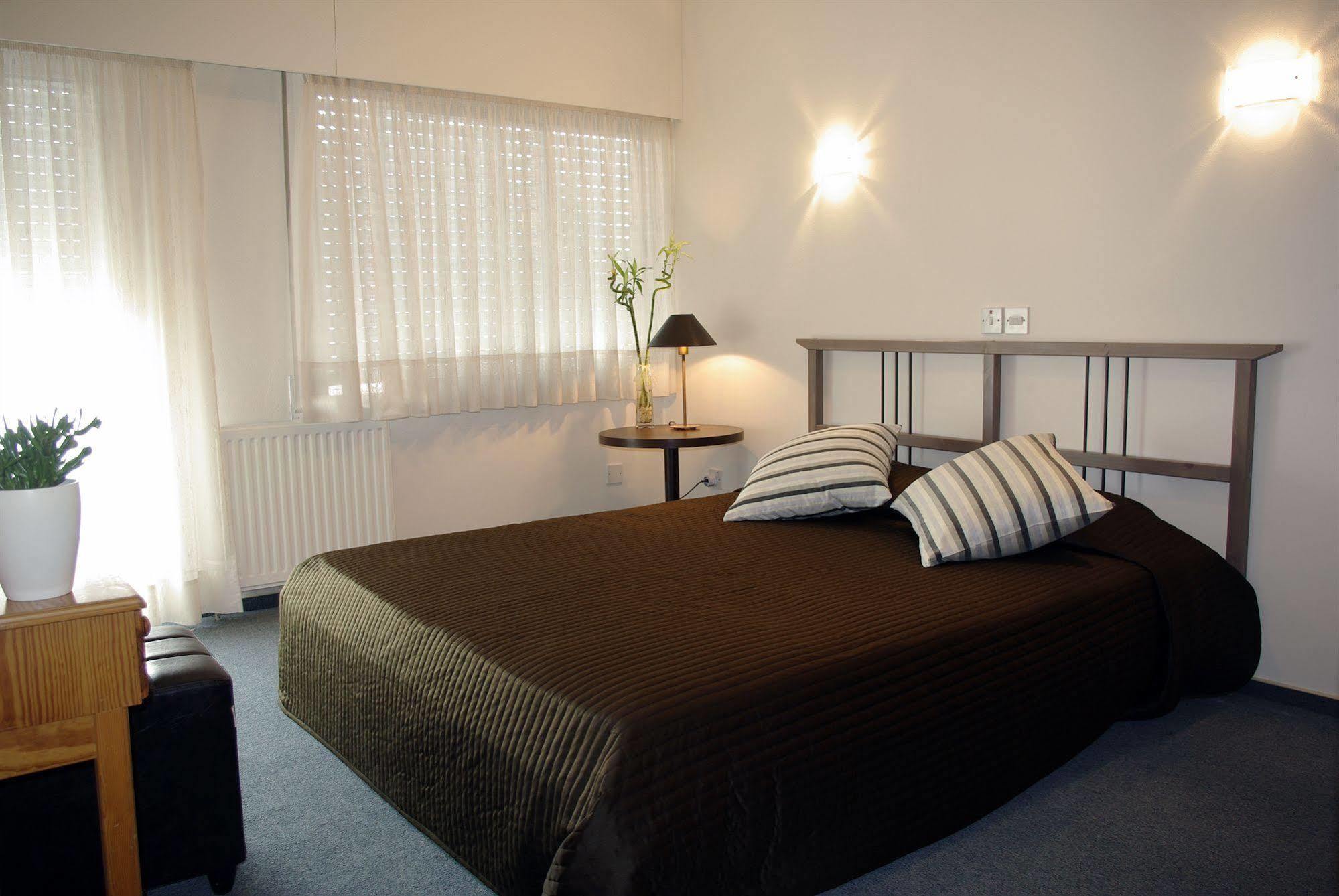 Vega Apartments Limassol Bagian luar foto