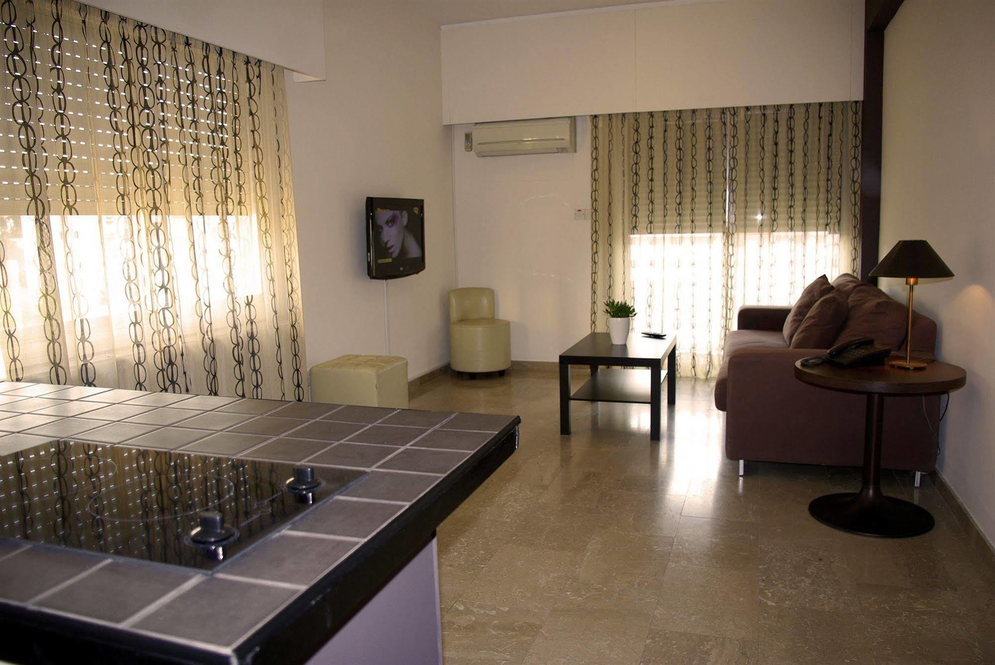 Vega Apartments Limassol Bagian luar foto