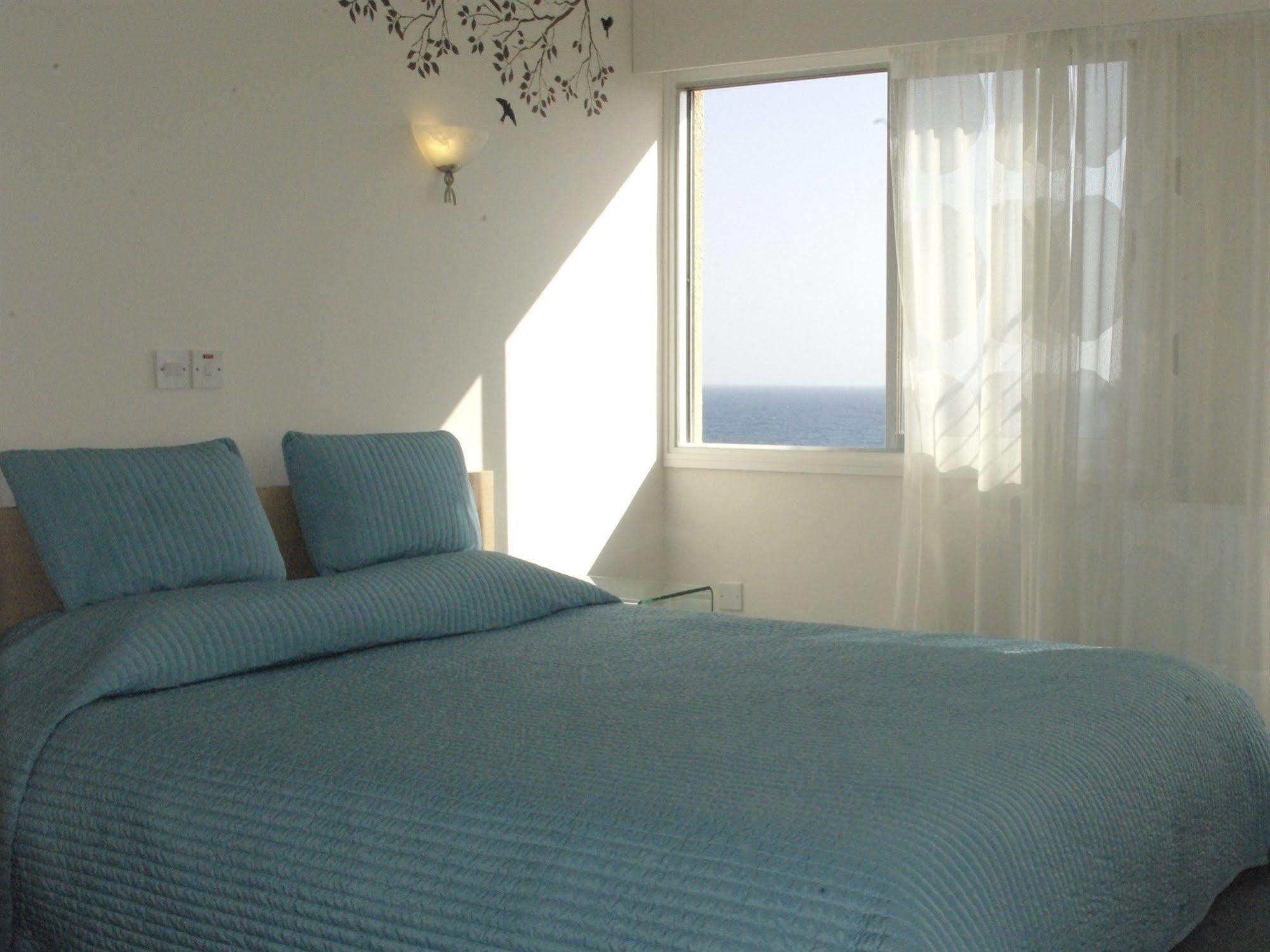 Vega Apartments Limassol Bagian luar foto