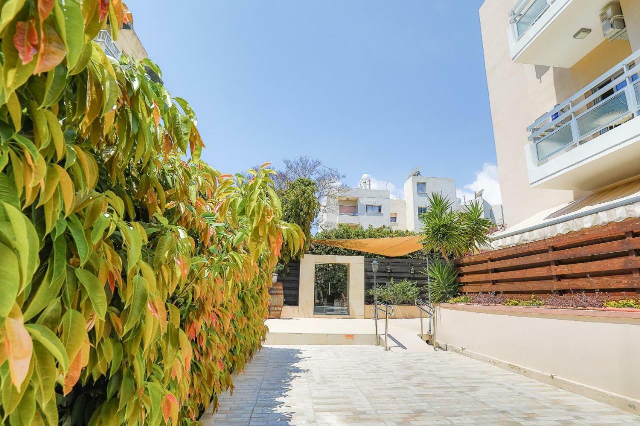 Vega Apartments Limassol Bagian luar foto
