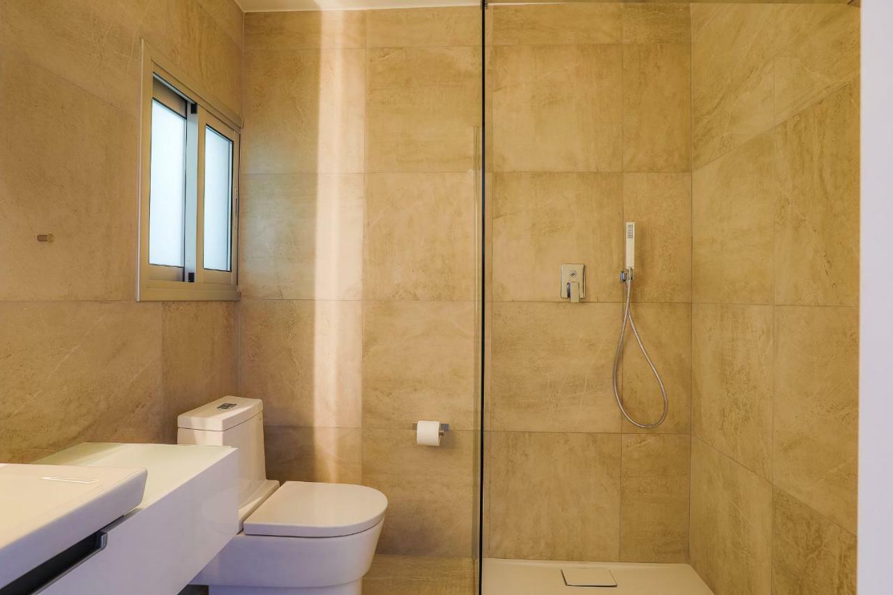 Vega Apartments Limassol Bagian luar foto