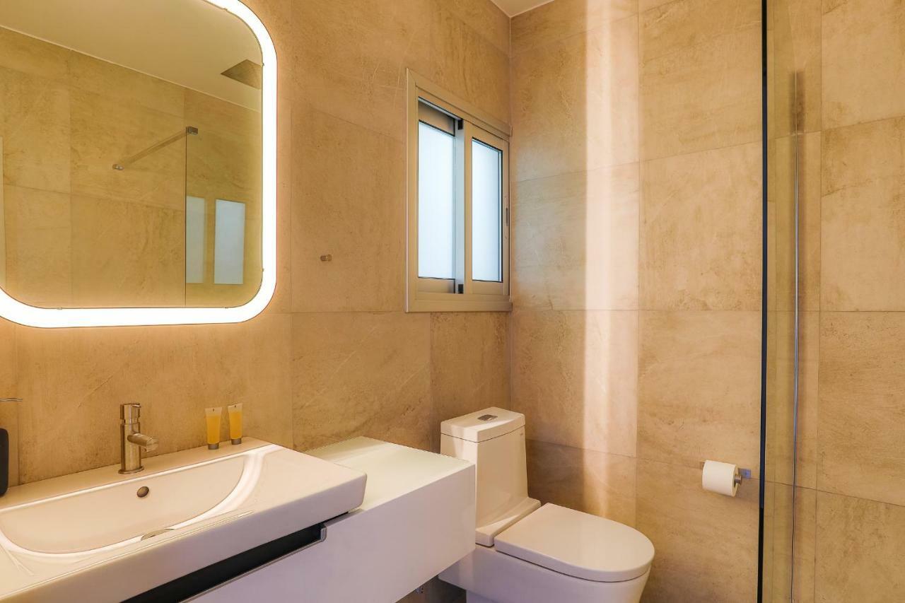 Vega Apartments Limassol Bagian luar foto